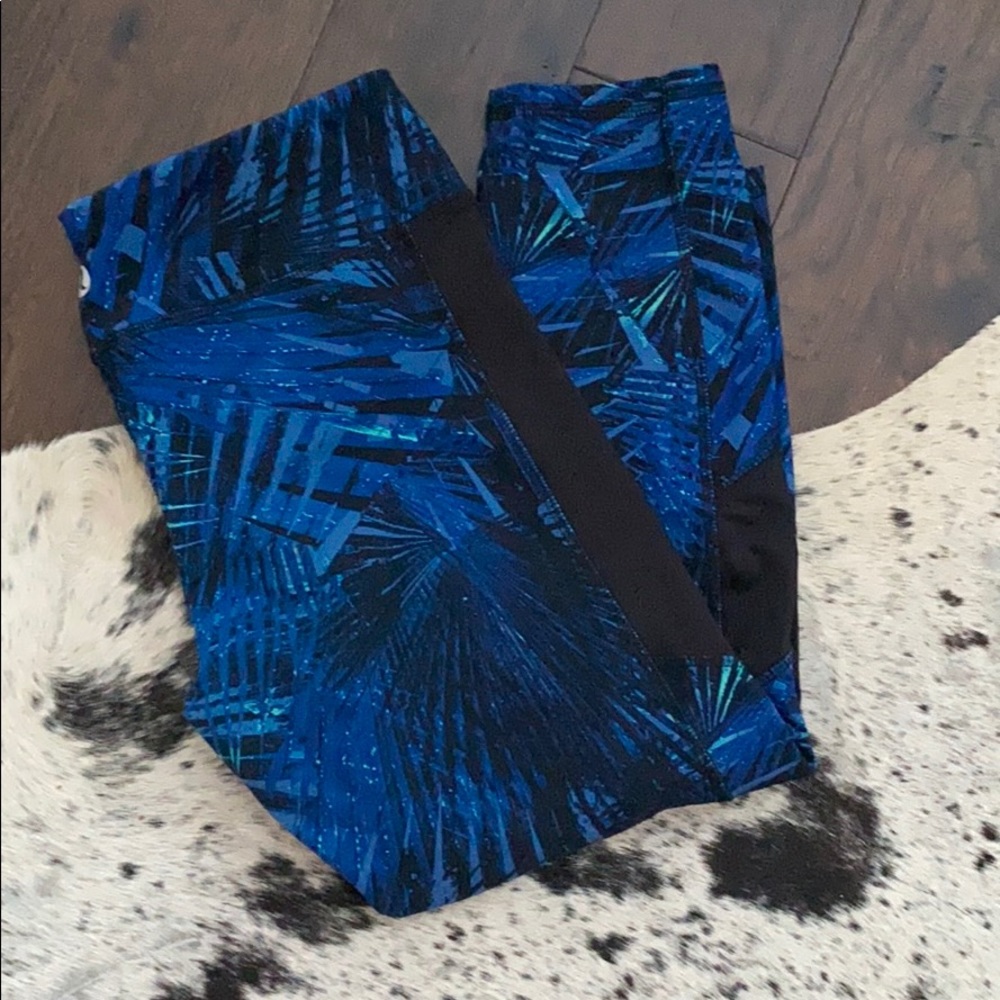 Lululemon Size 10 Mixed Blue Cropped Leggings